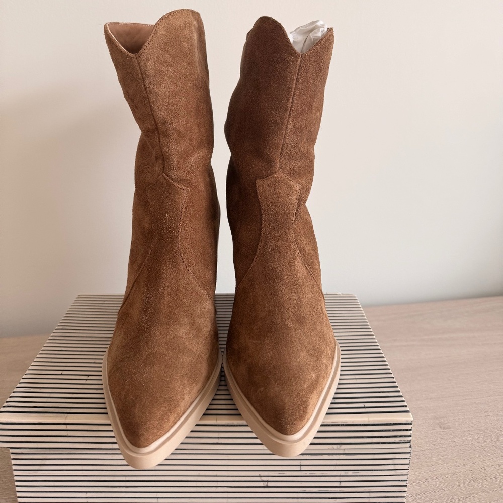 Aquatalia Suede Ankle boots - Size 7.5 made in Italy